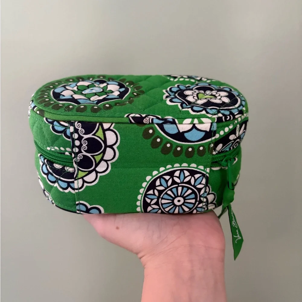 VERA BRADLEY Hard Travel Oval Jewelry Case Retired Pattern Cupcake Green Zip - Picture 4 of 4